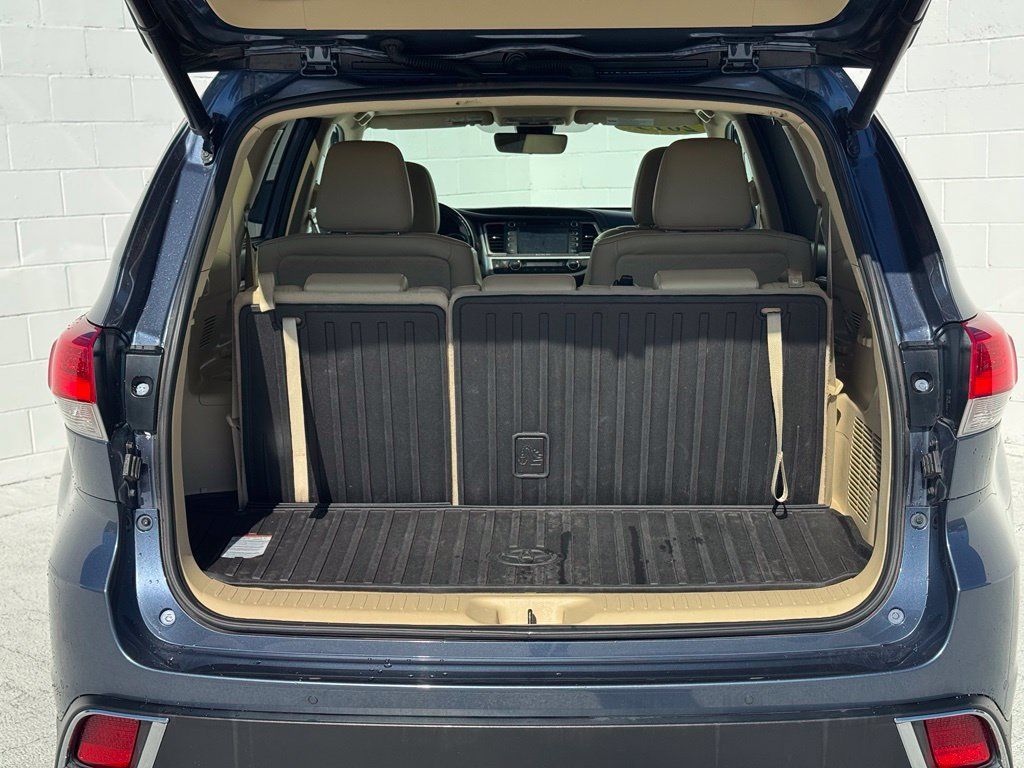 Used 2019 Toyota Highlander Limited FWD image 19