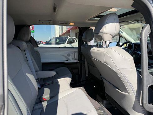 Certified 2025 Toyota Sienna XLE image 12
