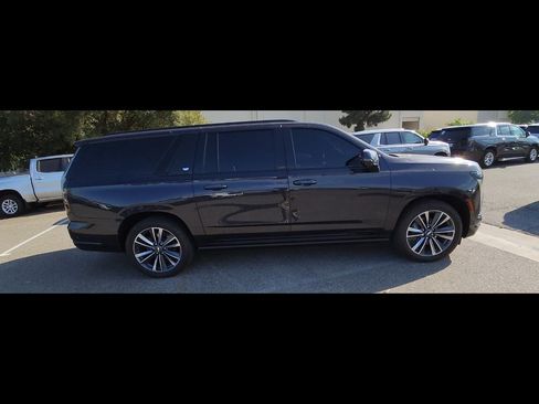 Used 2025 Cadillac Escalade ESV Sport w/ Touring Package AWD/4WD image 20
