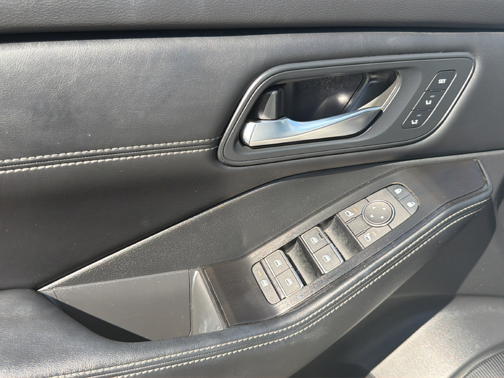 Certified 2025 Nissan Rogue SL w/ SL Premium Package FWD image 21