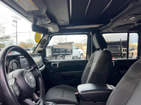Used 2022 Jeep Wrangler Unlimited Willys image 12