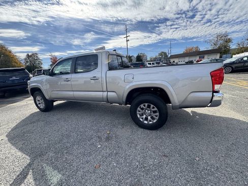 Used 2016 Toyota Tacoma SR5 w/ SR5 Appearance Package (SN) image 19