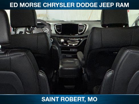 New 2027 Chrysler Pacifica Select AWD/4WD image 33