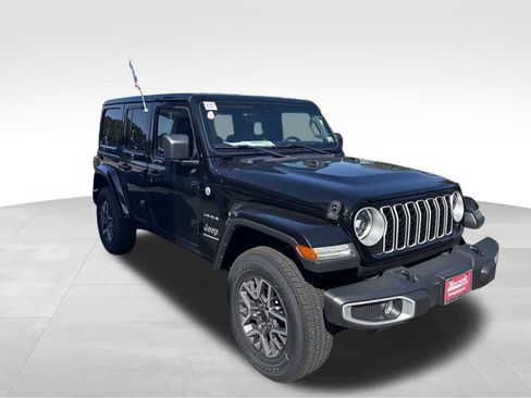 Used 2024 Jeep Wrangler Sahara image 11