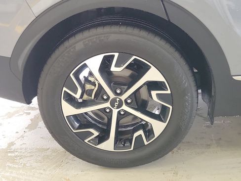Used 2025 Kia Sportage EX FWD image 5