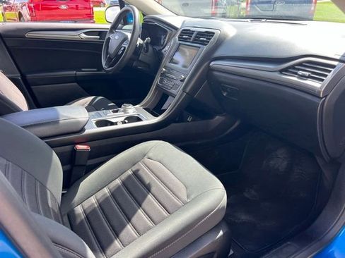 Used 2019 Ford Fusion SE FWD image 24