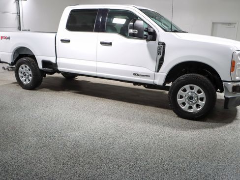Used 2023 Ford F250 XLT w/ FX4 Off-Road Package AWD/4WD image 6