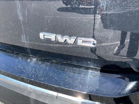 Used 2024 GMC Terrain SLT image 22