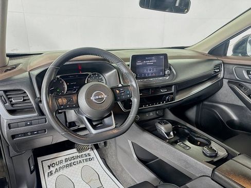 Used 2023 Nissan Rogue SV w/ SV Premium B Package image 9