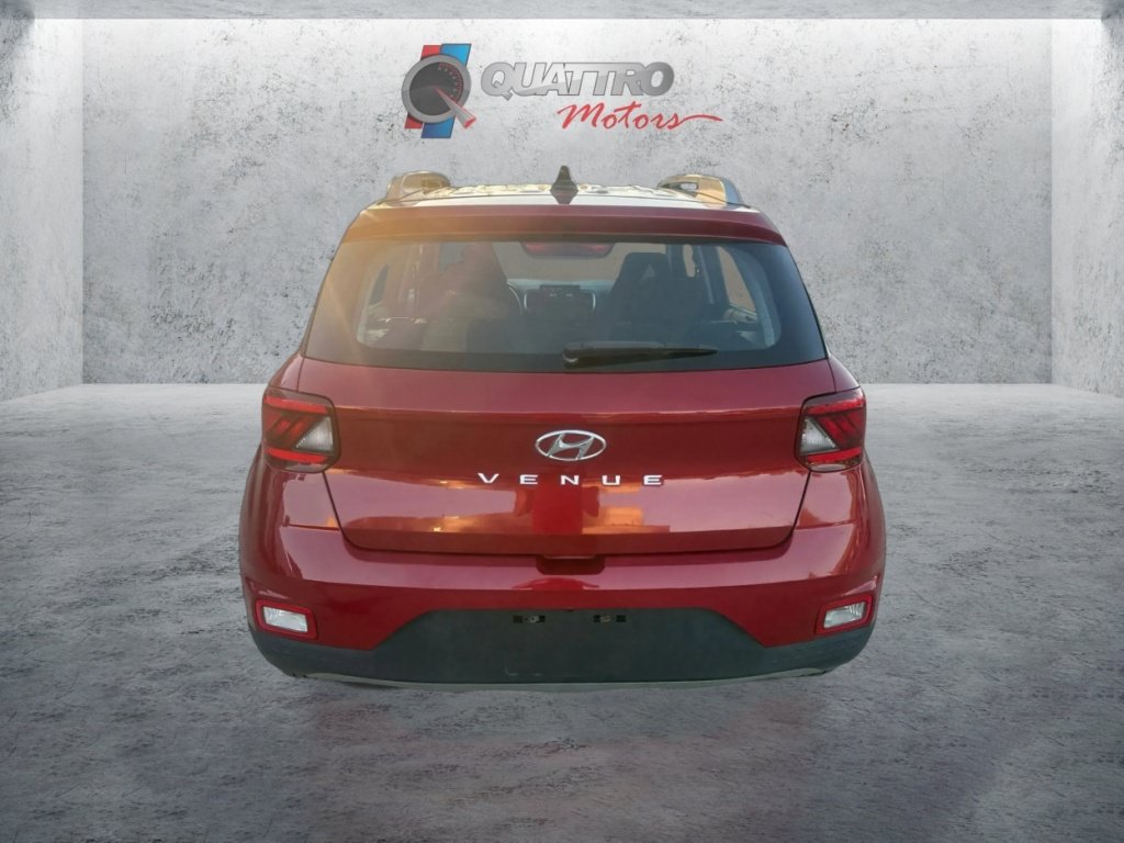Used 2022 Hyundai Venue SEL FWD image 4