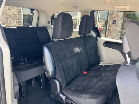 Used 2017 Dodge Grand Caravan SE w/ Power Window Group FWD image 12