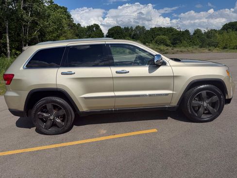 Used 2011 Jeep Grand Cherokee Overland AWD/4WD image 4