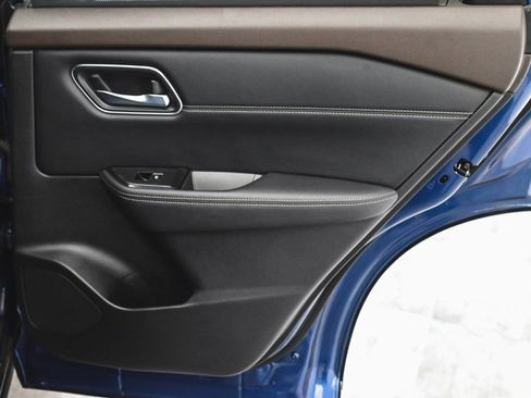 Used 2022 Nissan Rogue Platinum w/ Head-Up Display Package image 16