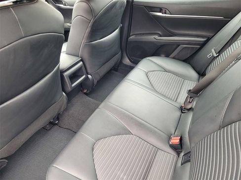 Used 2020 Toyota Camry SE image 9