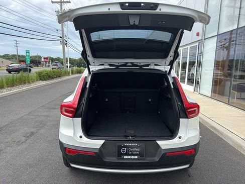Certified 2025 Volvo XC40 B5 Core AWD/4WD image 11