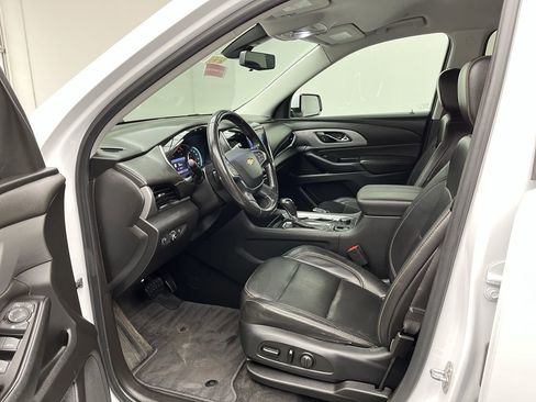 Certified 2020 Chevrolet Traverse LT w/ LT Premium Package AWD/4WD image 3