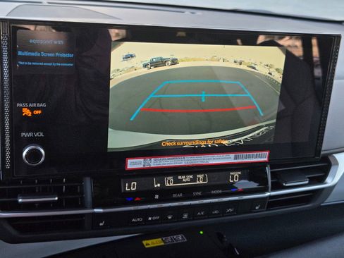 Certified 2026 Toyota Sienna XLE FWD image 15