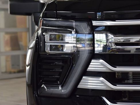 Used 2024 Chevrolet Silverado 2500 High Country w/ Technology Package AWD/4WD image 12