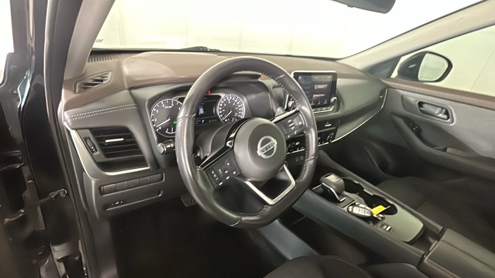 Used 2021 Nissan Rogue S FWD image 15