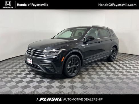 Used 2024 Volkswagen Tiguan SE image 1