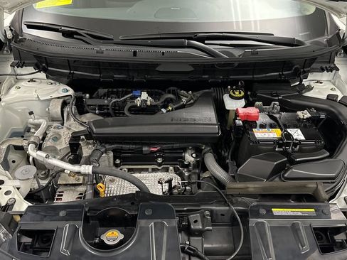 Certified 2020 Nissan Rogue SV w/ Sun & Sound Touring Package AWD/4WD image 11