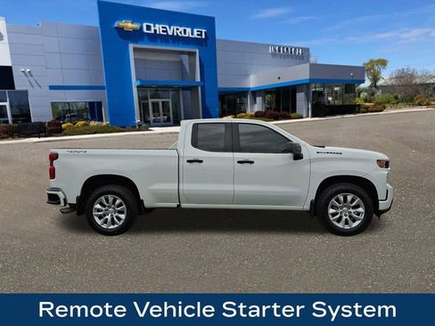 Used 2020 Chevrolet Silverado 1500 Custom w/ Custom Value Package image 10