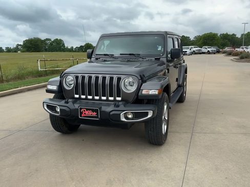 Used 2020 Jeep Wrangler Unlimited Sahara image 3
