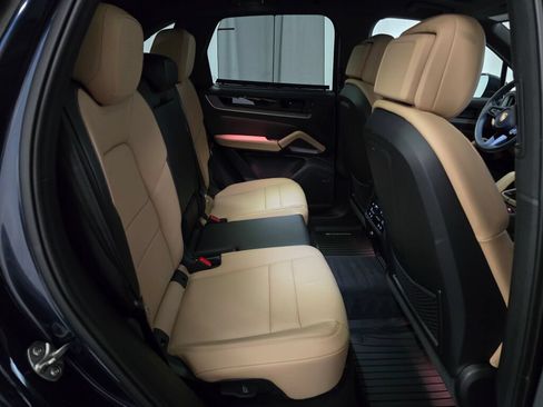 Certified 2026 Porsche Cayenne AWD/4WD image 24