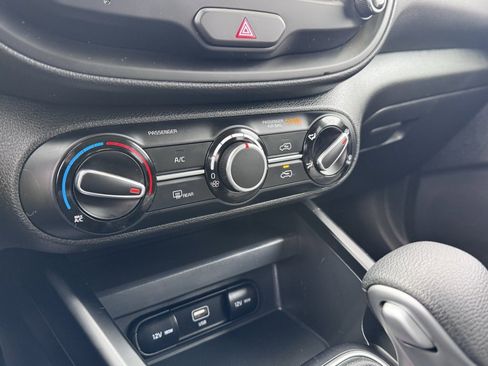 Used 2025 Kia Soul LX image 27