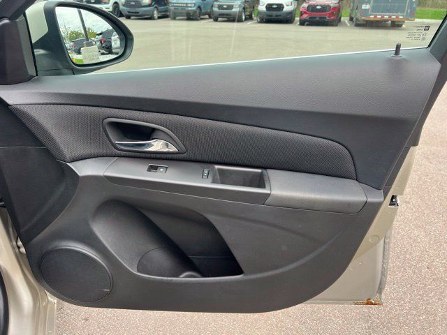Used 2016 Chevrolet Cruze LT FWD image 10