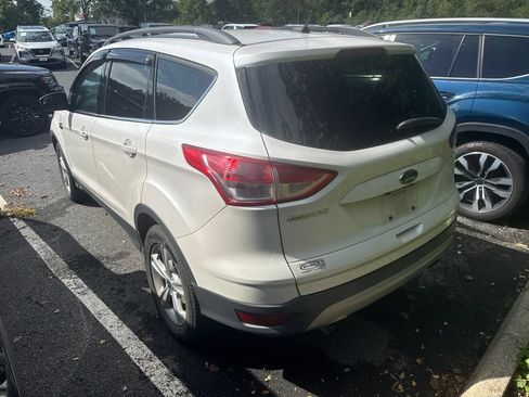 Used 2015 Ford Escape SE w/ Equipment Group 201A AWD/4WD image 2
