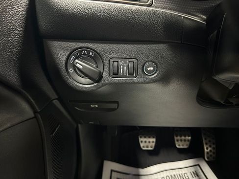 Used 2016 Dodge Challenger SRT Hellcat RWD image 17