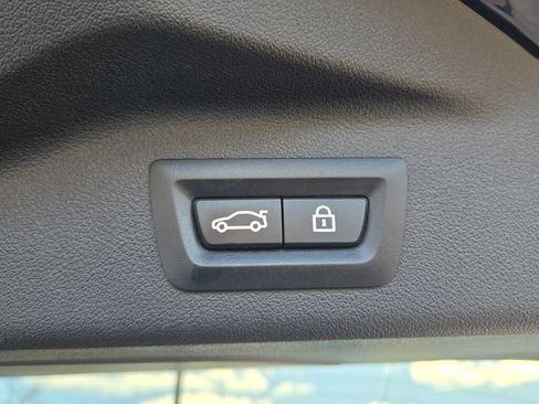 Used 2022 BMW X7 xDrive40i w/ M Sport Package image 28