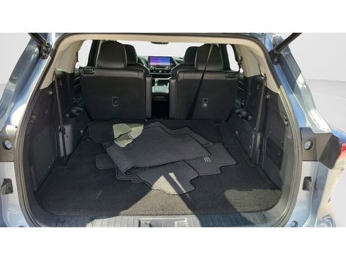 Used 2023 Toyota Highlander Limited FWD image 9