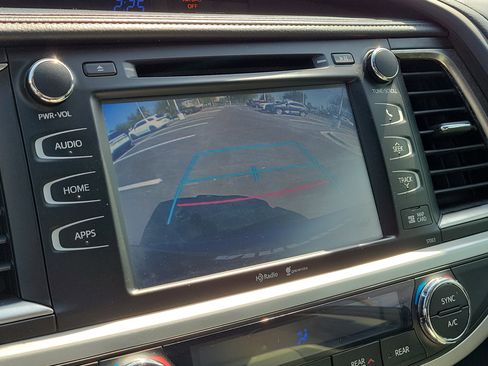 Used 2015 Toyota Highlander XLE image 25