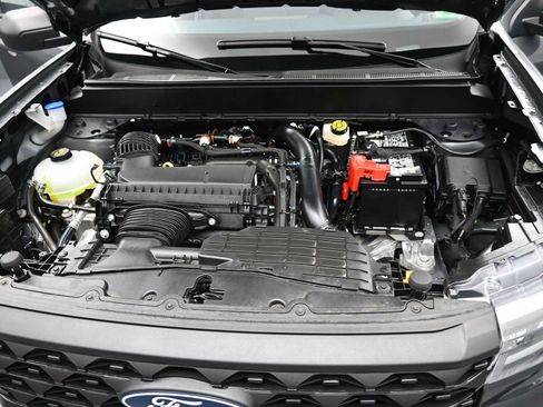 Used 2025 Ford Maverick XL w/ Equipment Group 102A image 11