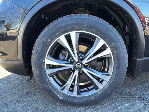 Used 2018 Nissan Rogue SL w/ Premium Package image 9