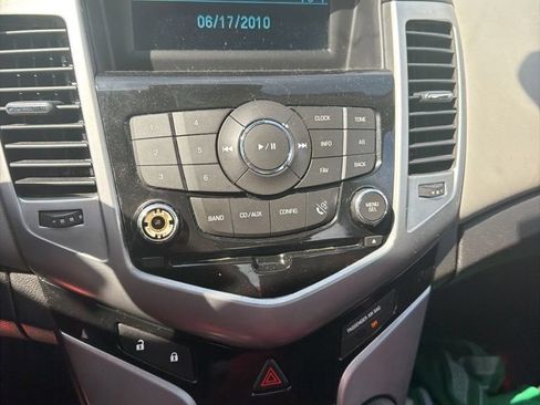 Used 2013 Chevrolet Cruze LS FWD image 2