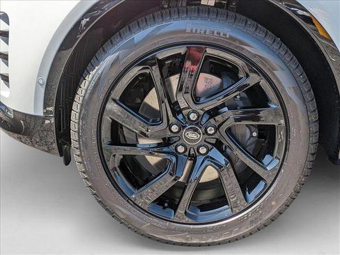 New 2025 Land Rover Discovery Dynamic SE image 10