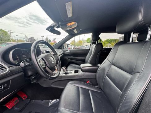 Used 2019 Jeep Grand Cherokee Laredo AWD/4WD image 21