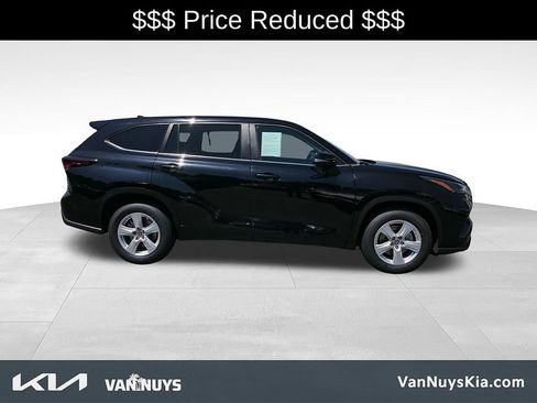 Used 2024 Toyota Highlander LE FWD image 27