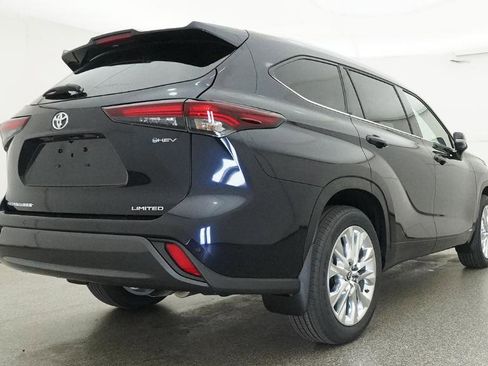 New 2026 Toyota Highlander Limited image 13