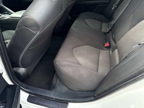 Used 2020 Toyota Camry LE FWD image 13