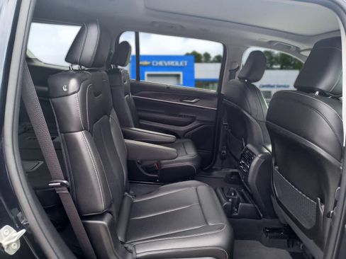 Used 2023 Jeep Grand Cherokee L Limited w/ Luxury Tech Group II AWD/4WD image 26