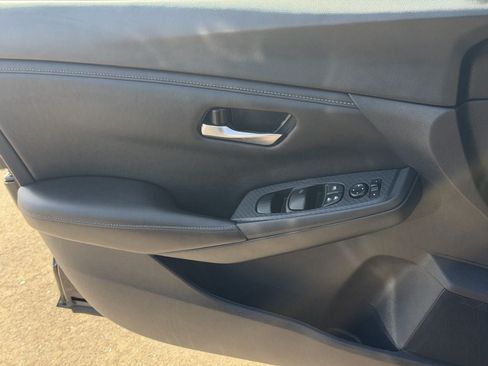 Used 2025 Nissan Sentra SV FWD image 25