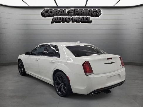 Used 2023 Chrysler 300 Touring w/ Sport Appearance Package RWD image 4