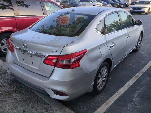 Used 2018 Nissan Sentra SV FWD image 2