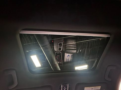 Used 2018 Porsche Panamera 4 image 30