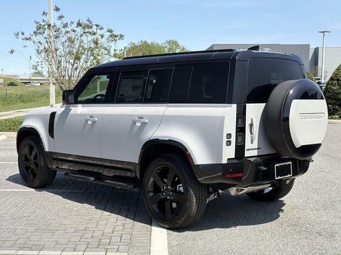 New 2026 Land Rover Defender 110 X-Dynamic SE AWD/4WD image 3
