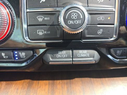 Used 2023 GMC Yukon Denali Ultimate image 38